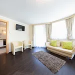 Apartamento A Casa Bernstein